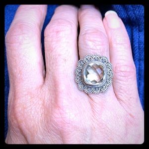 Lovely silver ring sz 7.5 clear stone